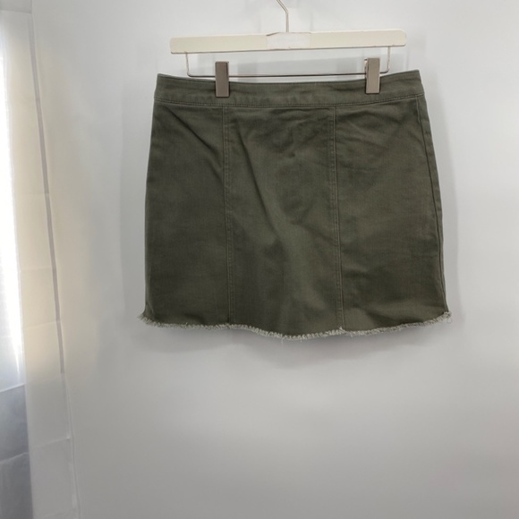 BCBGeneration Skirt Size 8 or 29 - Picture 3 of 7